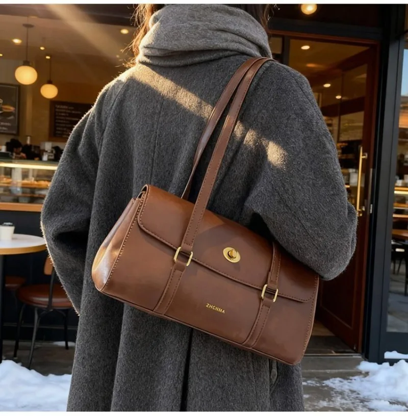 Shoulder Bag, Stylish Vintage Oil Wax Faux Leather Finish and Flap & Metal Lock, Perfect for Everyday Casual Activities & Work
Shoulder Bag, Stylish Vintage Oil Wax Faux Leather Finish and Flap & Metal Lock, Perfect for Everyday Casual Activities & Work