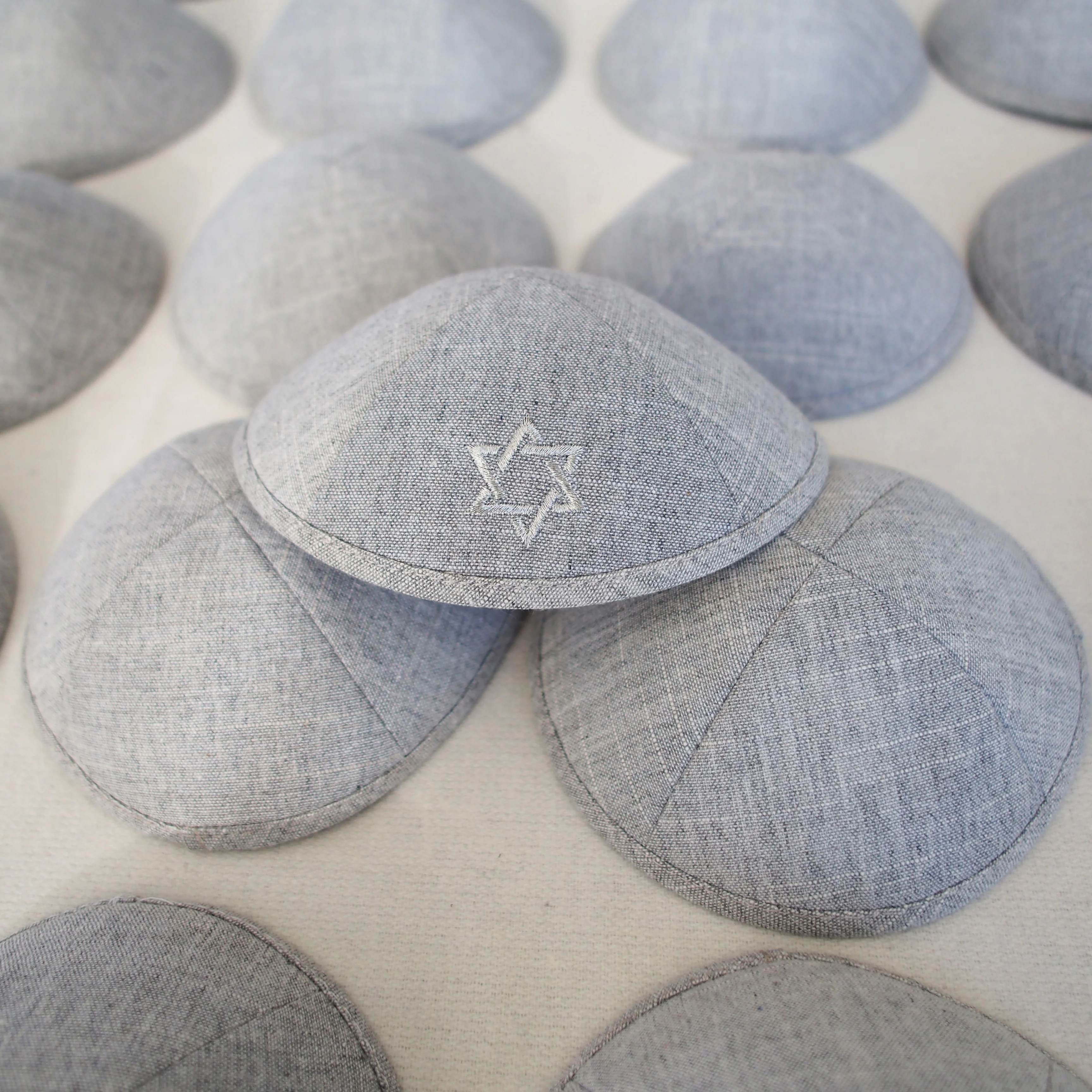 Custom metal thread Star of David embroidered linen gray kippah, Bar Mitzvah Jewish gift kippah, customizable, wedding, Jewish A
Custom metal thread Star of David embroidered linen gray kippah, Bar Mitzvah Jewish gift kippah, customizable, wedding, Jewish A
