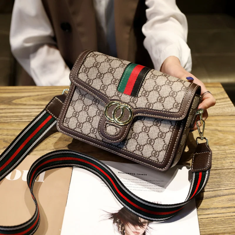 Новая дизайнерская женская сумка 2025 года - высококачественная сумка на одно плечо, роскошная маленькая квадратная сумка, стильная маленькая сумка, сумка через плечо
Новая дизайнерская женская сумка 2025 года - высококачественная сумка на одно плечо, роскошная маленькая квадратная сумка, стильная маленькая сумка, сумка через плечо