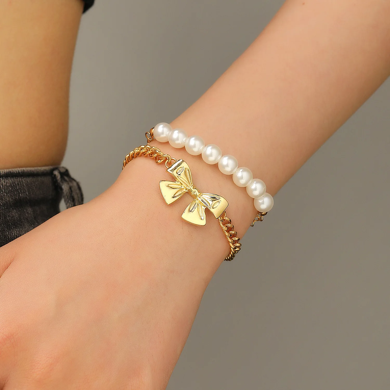 Fashion Gold Color Alloy Bow Imitation Pearl Bracelets Women Retro Style Sweet Creative Personality Simple Jewelry Gifts
Fashion Gold Color Alloy Bow Imitation Pearl Bracelets Women Retro Style Sweet Creative Personality Simple Jewelry Gifts