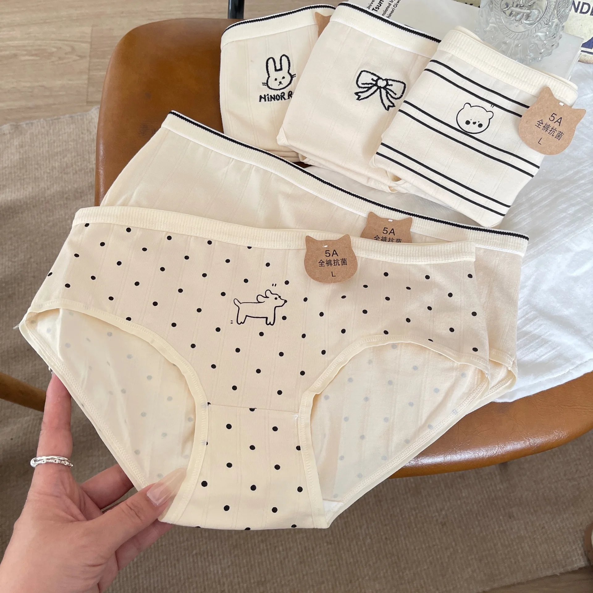 5pcs/lot Girls Panties Junior High School Panties Cotton 5A Breathable Cute Cartoon Printed Mid Waist Comfort Soft Brief
5pcs/lot Girls Panties Junior High School Panties Cotton 5A Breathable Cute Cartoon Printed Mid Waist Comfort Soft Brief