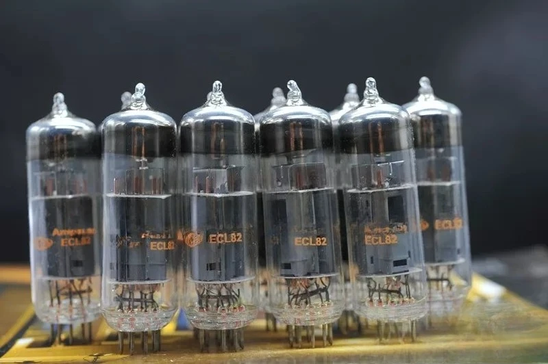 for American Ampress ECL82 direct-coupled 6BM8 vacuum tubes, brand new and paired from the same batch.
for American Ampress ECL82 direct-coupled 6BM8 vacuum tubes, brand new and paired from the same batch.