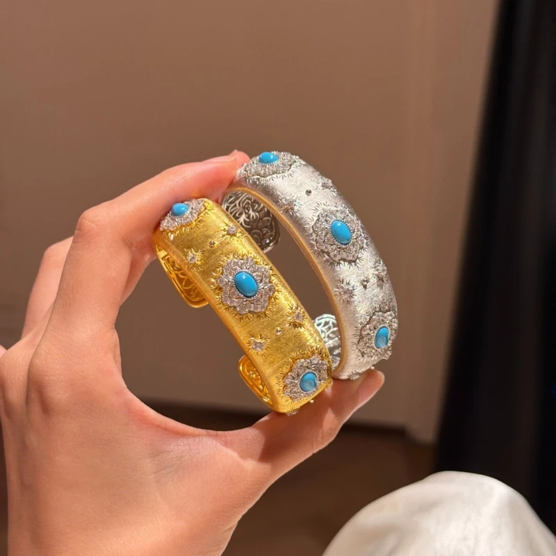 Bellux Italian palace style vintage wire drawing craft 925 silver synthetic zircon turquoise gold and silver colors bracelet
Bellux Italian palace style vintage wire drawing craft 925 silver synthetic zircon turquoise gold and silver colors bracelet