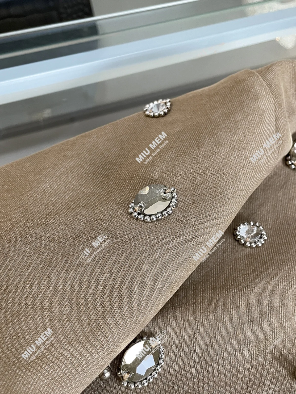 SIVOS High-End Women's Winter irt Jaet with Pearl Embelliment Straight Cut Commuter Sle Long Sve Diamond Embedded
SIVOS High-End Women's Winter irt Jaet with Pearl Embelliment Straight Cut Commuter Sle Long Sve Diamond Embedded