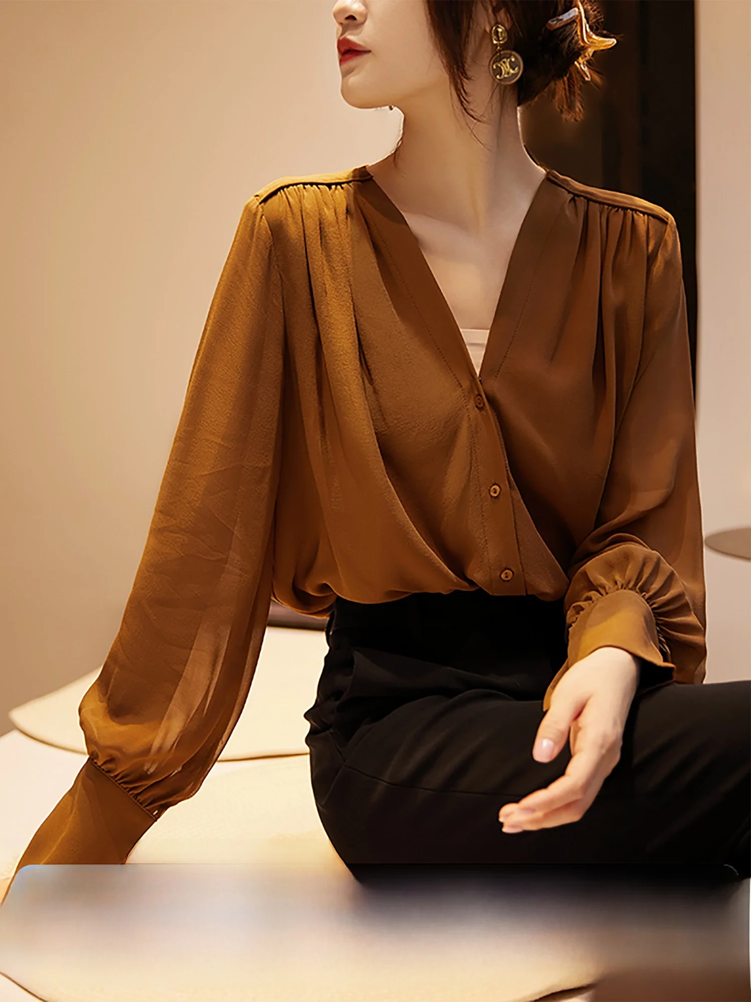 Xiao Han Pavilion 2025 Autumn Gentle Workplace Lightweight V-ne Double-layer Silk irt Women's Straight Cut Long ...
Xiao Han Pavilion 2025 Autumn Gentle Workplace Lightweight V-ne Double-layer Silk irt Women's Straight Cut Long ...