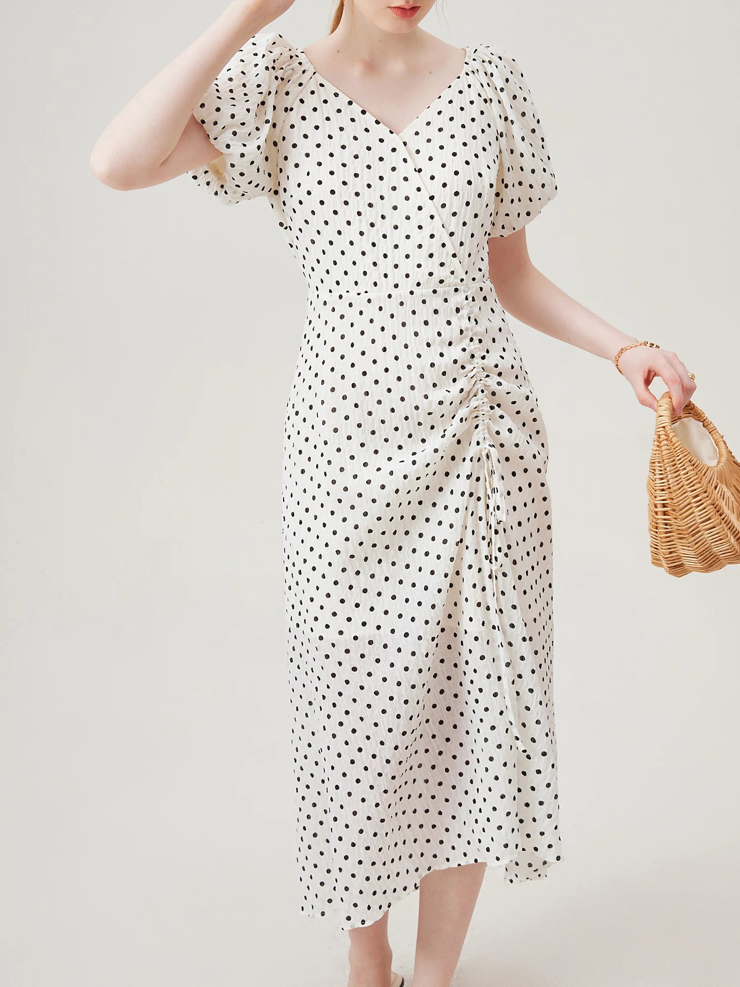 FSLE V-neck Chiffon Polka Dot Long Dress For Women 2024 Summer New Design Pleated Classic Elegant A-Line Female Dress 24FS18036
FSLE V-neck Chiffon Polka Dot Long Dress For Women 2024 Summer New Design Pleated Classic Elegant A-Line Female Dress 24FS18036