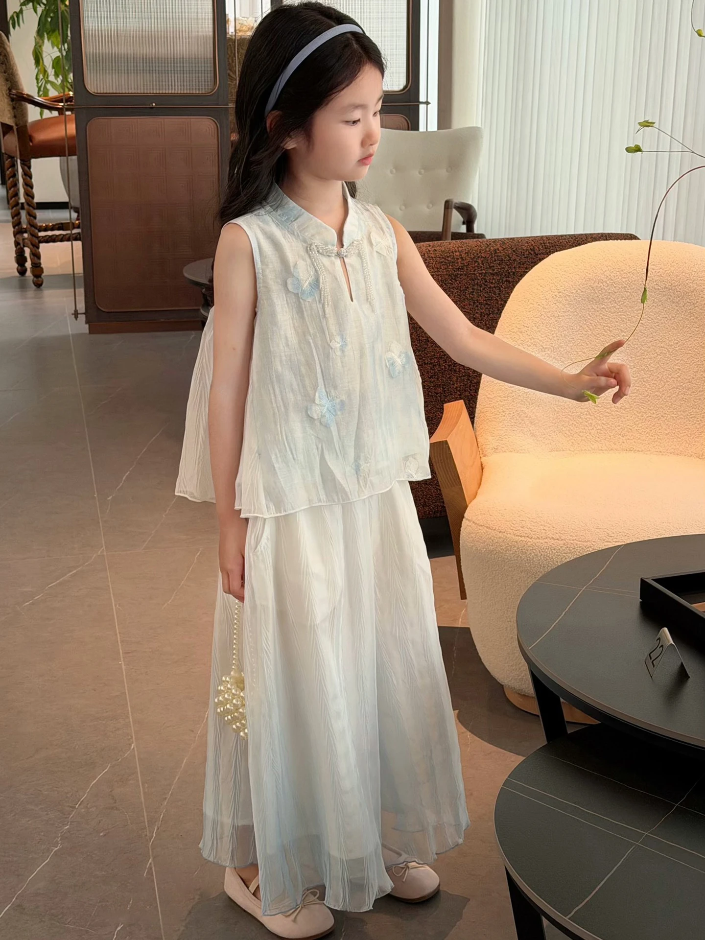 New Chinese Style Children's Set Summer Clothes for Girls Cute Long Pants And Vest Two-Piece Set Fashionable And St...
New Chinese Style Children's Set Summer Clothes for Girls Cute Long Pants And Vest Two-Piece Set Fashionable And St...