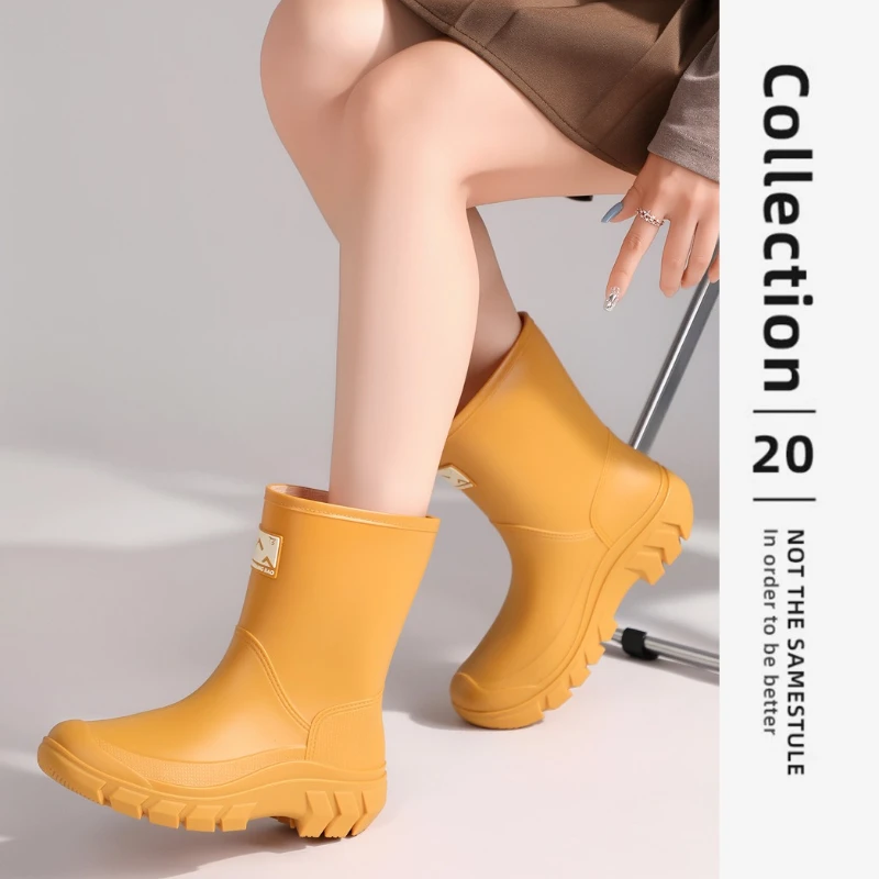 Women's Mid-Calf Fleece Lined Rain Boots Waterproof Warm Anti-Slip Work Boots Fashionable Water Shoes Comfortable PVC Material
Women's Mid-Calf Fleece Lined Rain Boots Waterproof Warm Anti-Slip Work Boots Fashionable Water Shoes Comfortable PVC Material