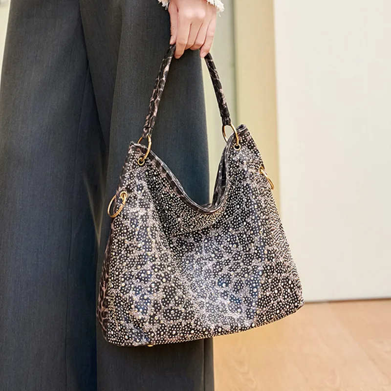 Luxury Fashion Leather Women Handbags 2025 New Large Capacity Diamonds Tote Bag Popular Leopard Single Shoulder Commuter Bags
Luxury Fashion Leather Women Handbags 2025 New Large Capacity Diamonds Tote Bag Popular Leopard Single Shoulder Commuter Bags