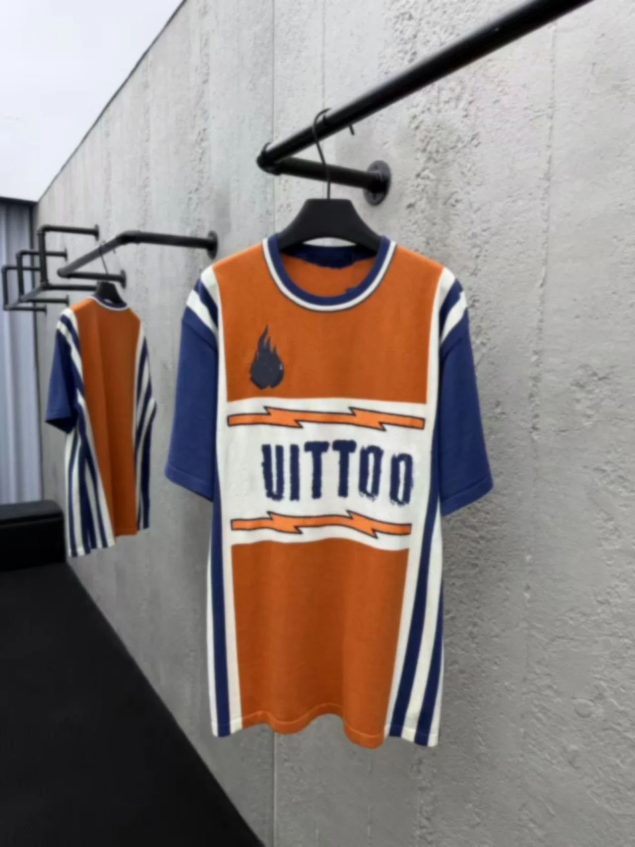 Свободная шерстяная футболка унисекс с цветными блоками, вязаная, в европейском стиле, дышащая, антибактериальная, не скатывается
Свободная шерстяная футболка унисекс с цветными блоками, вязаная, в европейском стиле, дышащая, антибактериальная, не скатывается