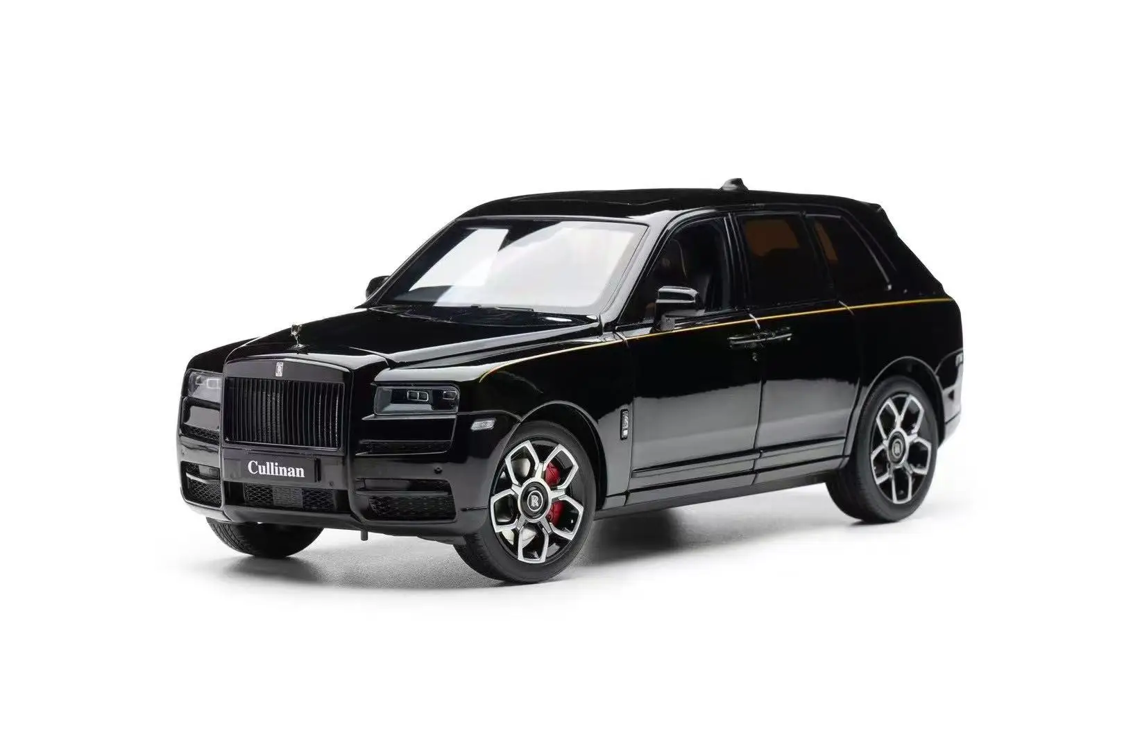 Оригинальная заводская 1:18 Cullinan, черная, золотая линия талии, имитация ограниченной серии, все открытые металлические статические модели автомобиля из сплава, игрушка в подарок
Оригинальная заводская 1:18 Cullinan, черная, золотая линия талии, имитация ограниченной серии, все открытые металлические статические модели автомобиля из сплава, игрушка в подарок