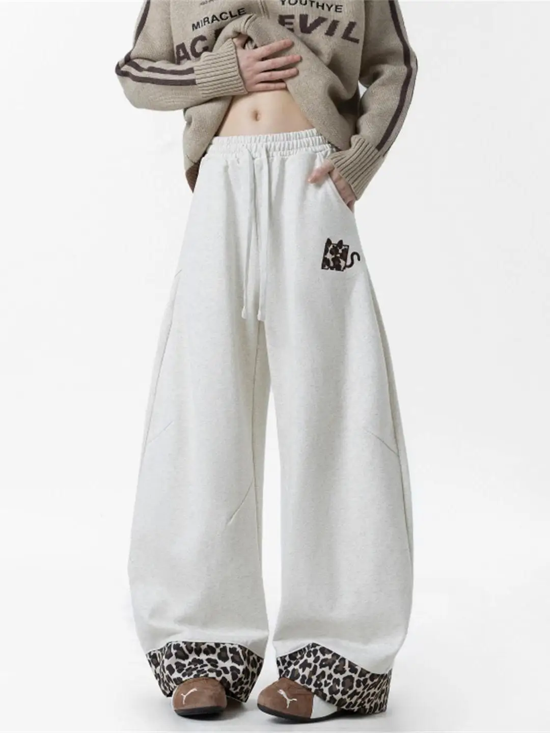 American Sle Spor Patchwork Design Wide Leg Pants Casual Loose Fit All Season Men Women Cargo Trousers Trendy Straight Cut
American Sle Spor Patchwork Design Wide Leg Pants Casual Loose Fit All Season Men Women Cargo Trousers Trendy Straight Cut