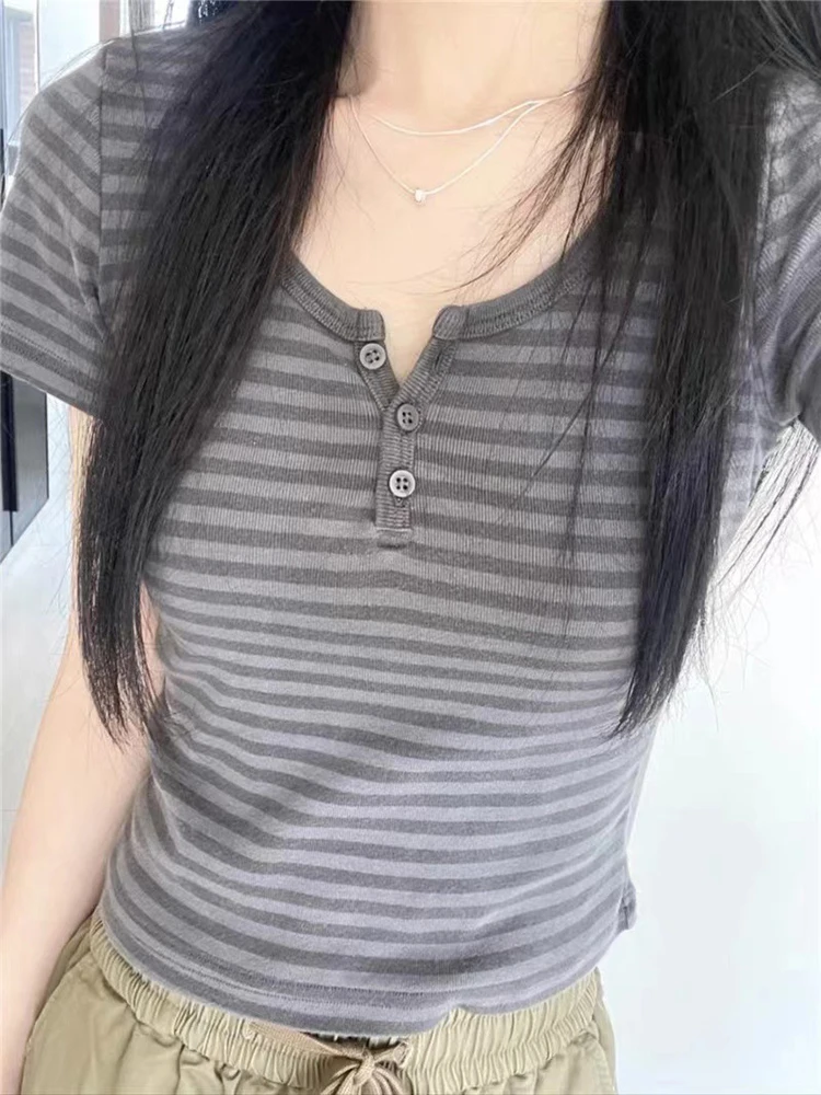 Y2K Girls Casual Women Three Button Gray Striped Top 2024 Fashion Ladies Vintage Slim Cotton Knitted Tops Sweet Women Chic Tops
Y2K Girls Casual Women Three Button Gray Striped Top 2024 Fashion Ladies Vintage Slim Cotton Knitted Tops Sweet Women Chic Tops