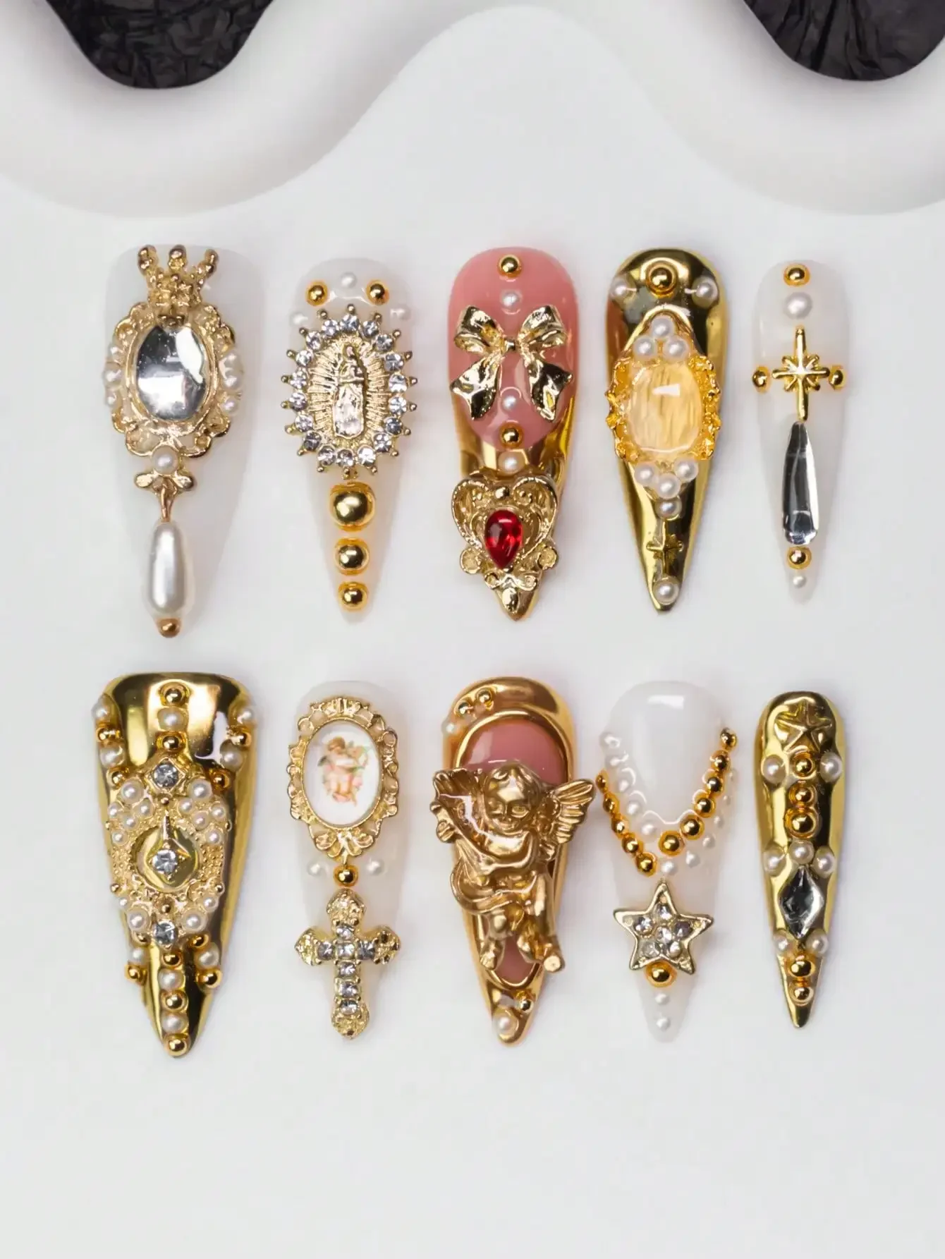 10pcs/Set Handmade Almond-Shaped Y2K Baddie Style Press-On Nails, Nude, White, Gold Nail Plates With Saint, Angel, Gemstone, Bow
10pcs/Set Handmade Almond-Shaped Y2K Baddie Style Press-On Nails, Nude, White, Gold Nail Plates With Saint, Angel, Gemstone, Bow