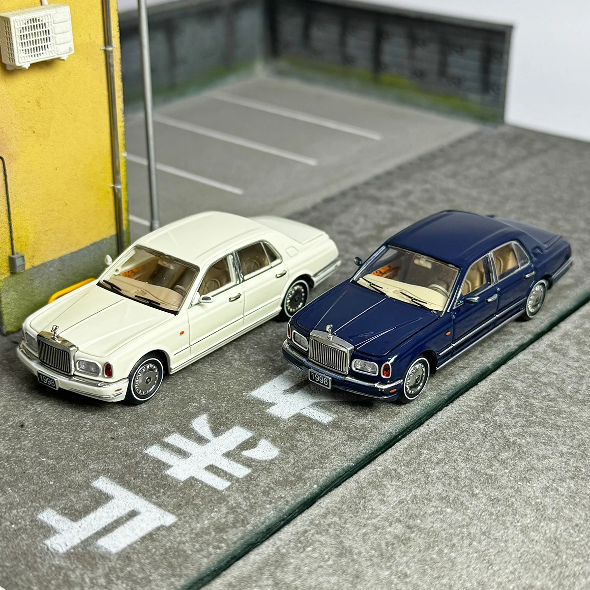 GFCC 1:64 Rolls Royce Silver Seraph Alloy Car Diecasts & Toy Vehicles Car Model Miniature Scale Model Car For Children
GFCC 1:64 Rolls Royce Silver Seraph Alloy Car Diecasts & Toy Vehicles Car Model Miniature Scale Model Car For Children