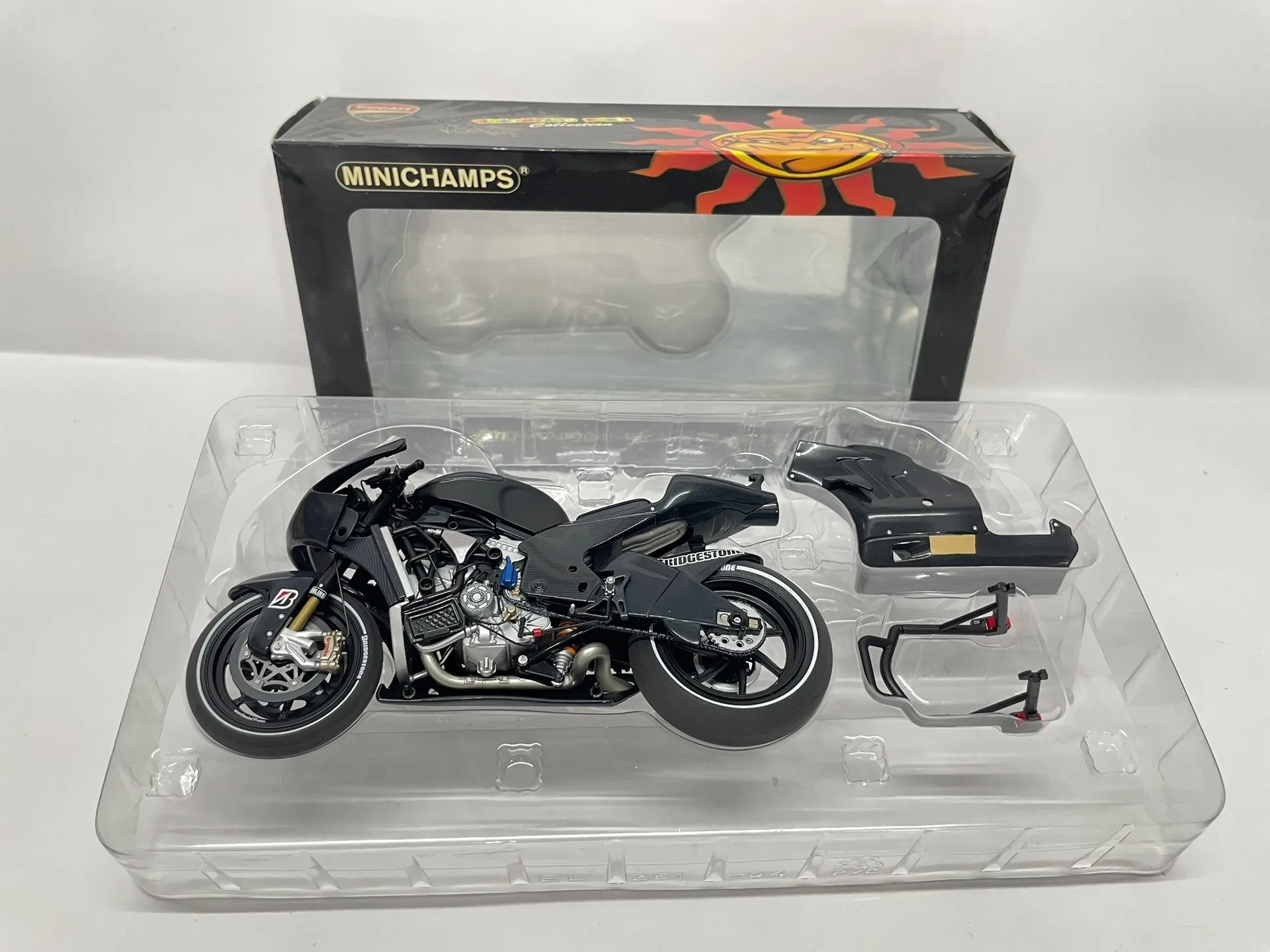 Minichamps 1:12 GP11 Valencia Test 2010 Rossi Simulation Limited Edition Alloy Metal Static Motorcycle Model Toy Gift
Minichamps 1:12 GP11 Valencia Test 2010 Rossi Simulation Limited Edition Alloy Metal Static Motorcycle Model Toy Gift