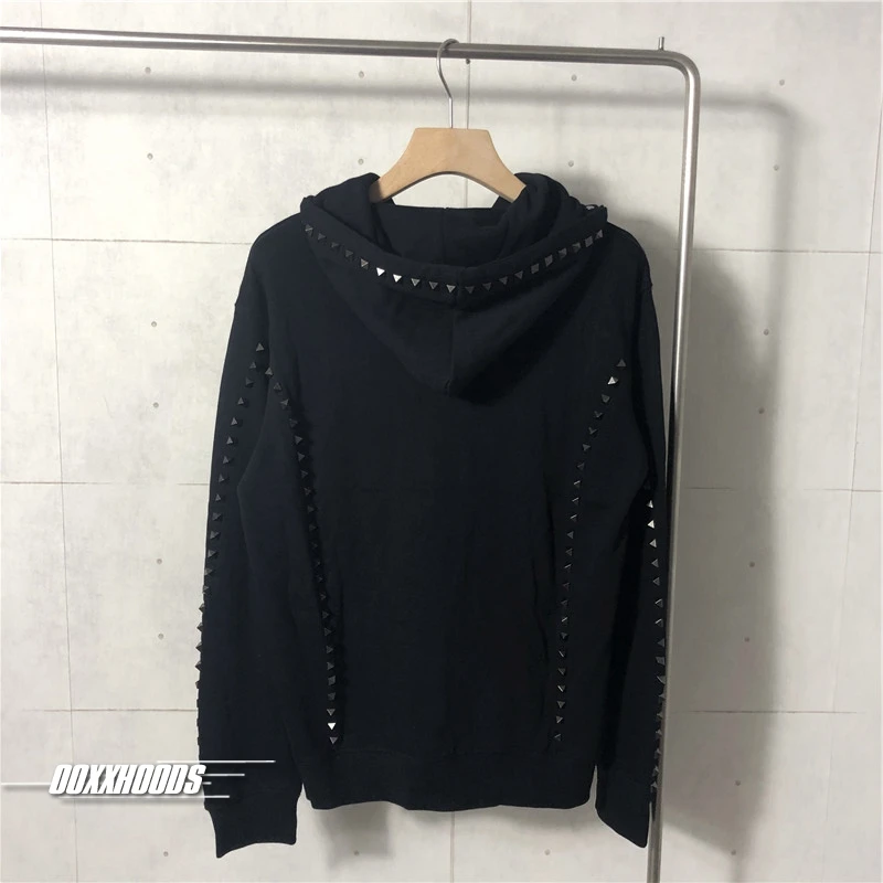 Trendy Minimalist Fashion Metal Rivet 3D Decoration Couple Spring New Loose Fit Hoodie Youth Popular Casual Style Thin Model
Trendy Minimalist Fashion Metal Rivet 3D Decoration Couple Spring New Loose Fit Hoodie Youth Popular Casual Style Thin Model