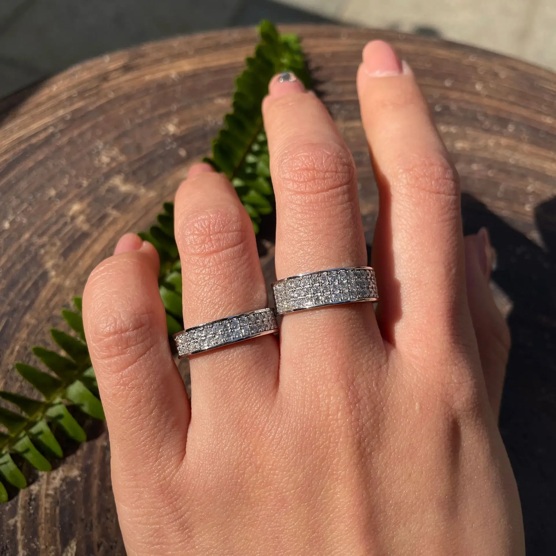 M-JAJA 1.8CT Moissanite Wedding Band for Women/Man 3 Row Eternity Diamond Ring 925 Silver Gold Plated Wedding Party Jewelry Gift
M-JAJA 1.8CT Moissanite Wedding Band for Women/Man 3 Row Eternity Diamond Ring 925 Silver Gold Plated Wedding Party Jewelry Gift