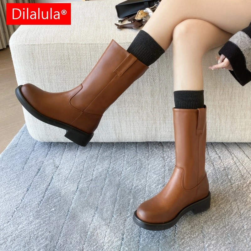 Dilalula 2025 Split Cow Leather Young Women Mid Calf Boots Round Toe Med Thick Heels Slip On Boots Students Comfort Walk Shoes
Dilalula 2025 Split Cow Leather Young Women Mid Calf Boots Round Toe Med Thick Heels Slip On Boots Students Comfort Walk Shoes
