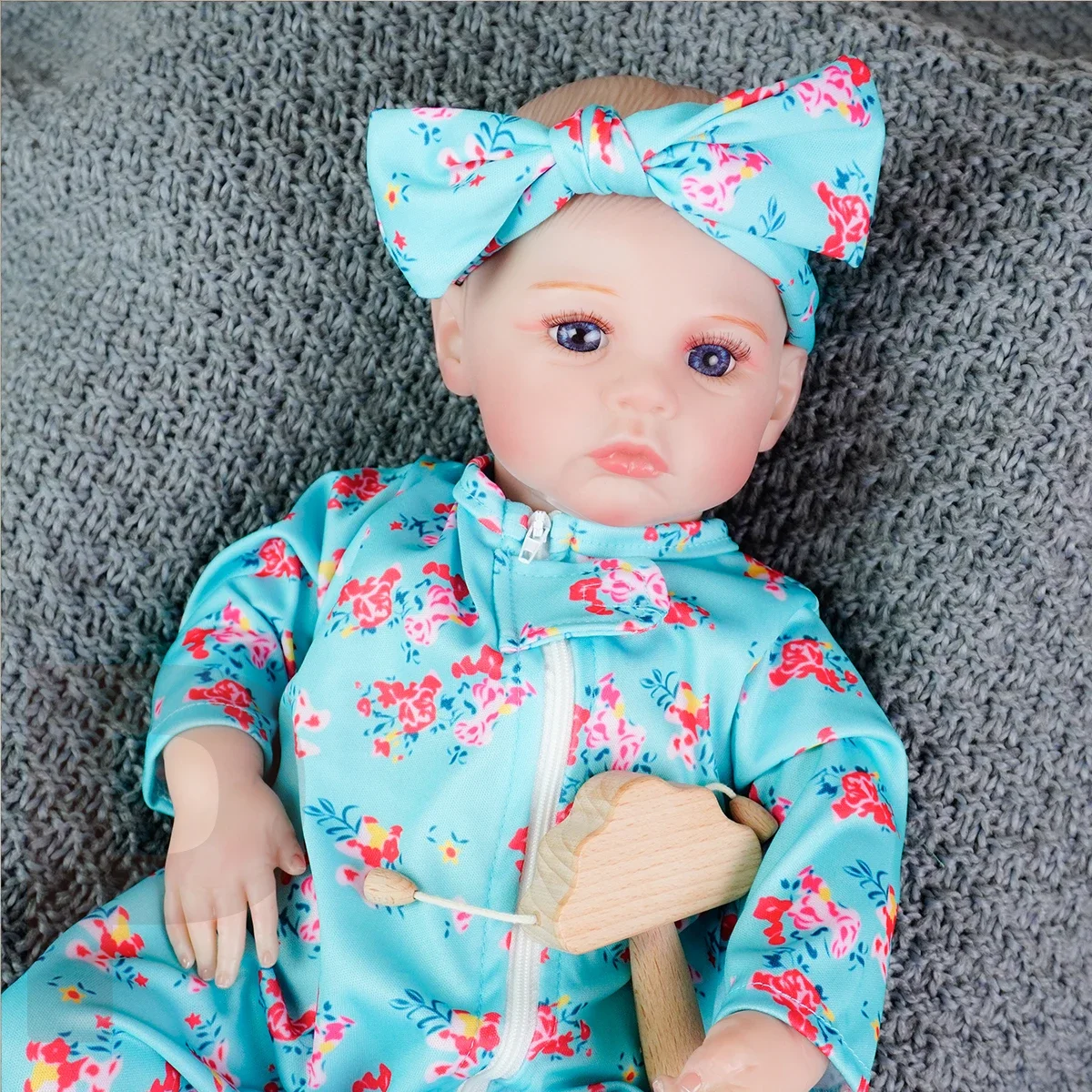 Реалистичная кукла реборн из винила с реалистичными деталями вены. Настоящая силиконовая кукла-игрушка. Игрушка «сделай сам», подарок на день рождения.
Реалистичная кукла реборн из винила с реалистичными деталями вены. Настоящая силиконовая кукла-игрушка. Игрушка «сделай сам», подарок на день рождения.