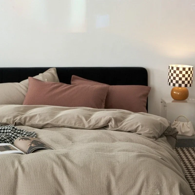 four-piece set of cotton, double color sheets, quilt covers, high end spring and summer bedding
four-piece set of cotton, double color sheets, quilt covers, high end spring and summer bedding