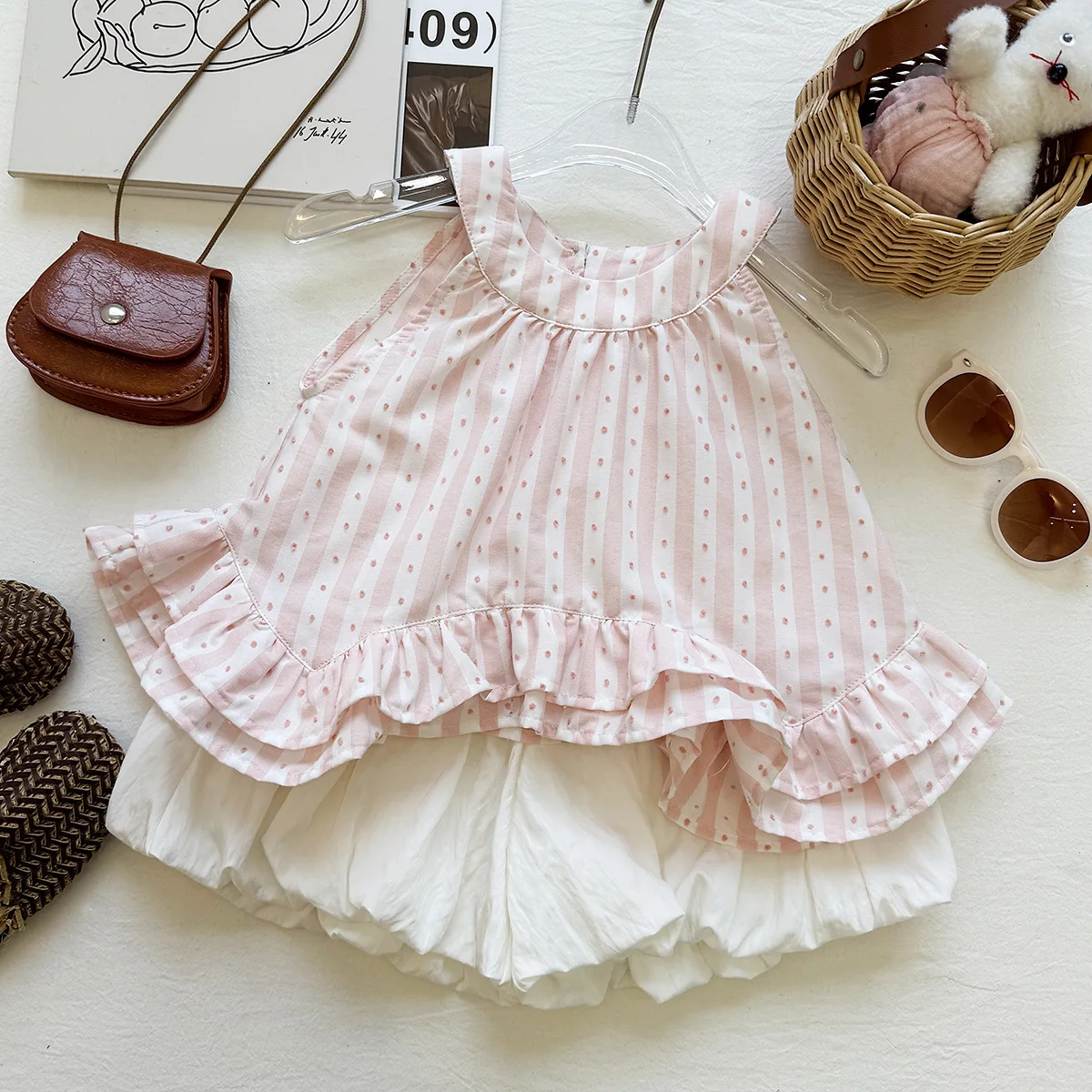 Sweet Summer Style kids' sets and outfits for Girls 2PCS SETS Roupas Infantil Menina Solid Color Short Sleeve Top + Shorts
Sweet Summer Style kids' sets and outfits for Girls 2PCS SETS Roupas Infantil Menina Solid Color Short Sleeve Top + Shorts