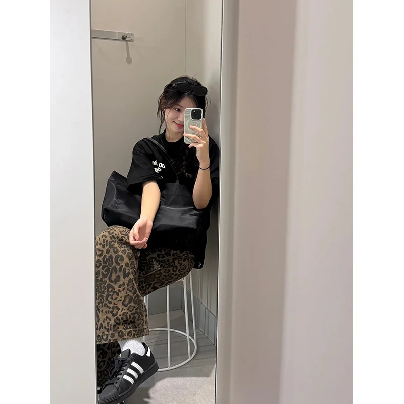 Женские джинсы с леопардовым принтом в американском стиле ретро, весна-осень, модный дизайн, широкие свободные брюки прямого кроя, длинные брюки с высокой талией...
Женские джинсы с леопардовым принтом в американском стиле ретро, весна-осень, модный дизайн, широкие свободные брюки прямого кроя, длинные брюки с высокой талией...