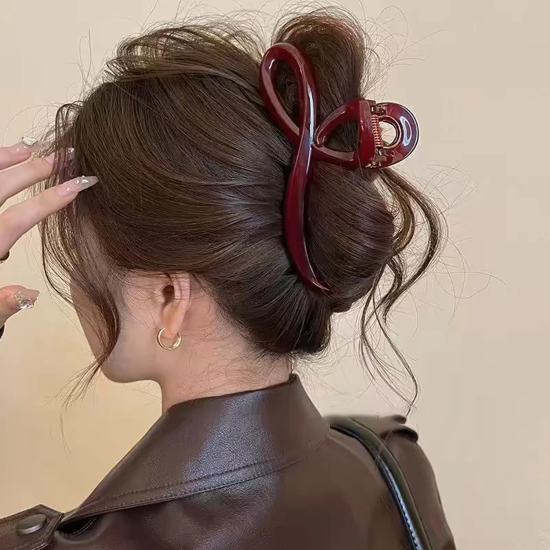 Premium grab clip Large hairpin Female shark clip Versatile temperament hairpin Hair accessories
Premium grab clip Large hairpin Female shark clip Versatile temperament hairpin Hair accessories