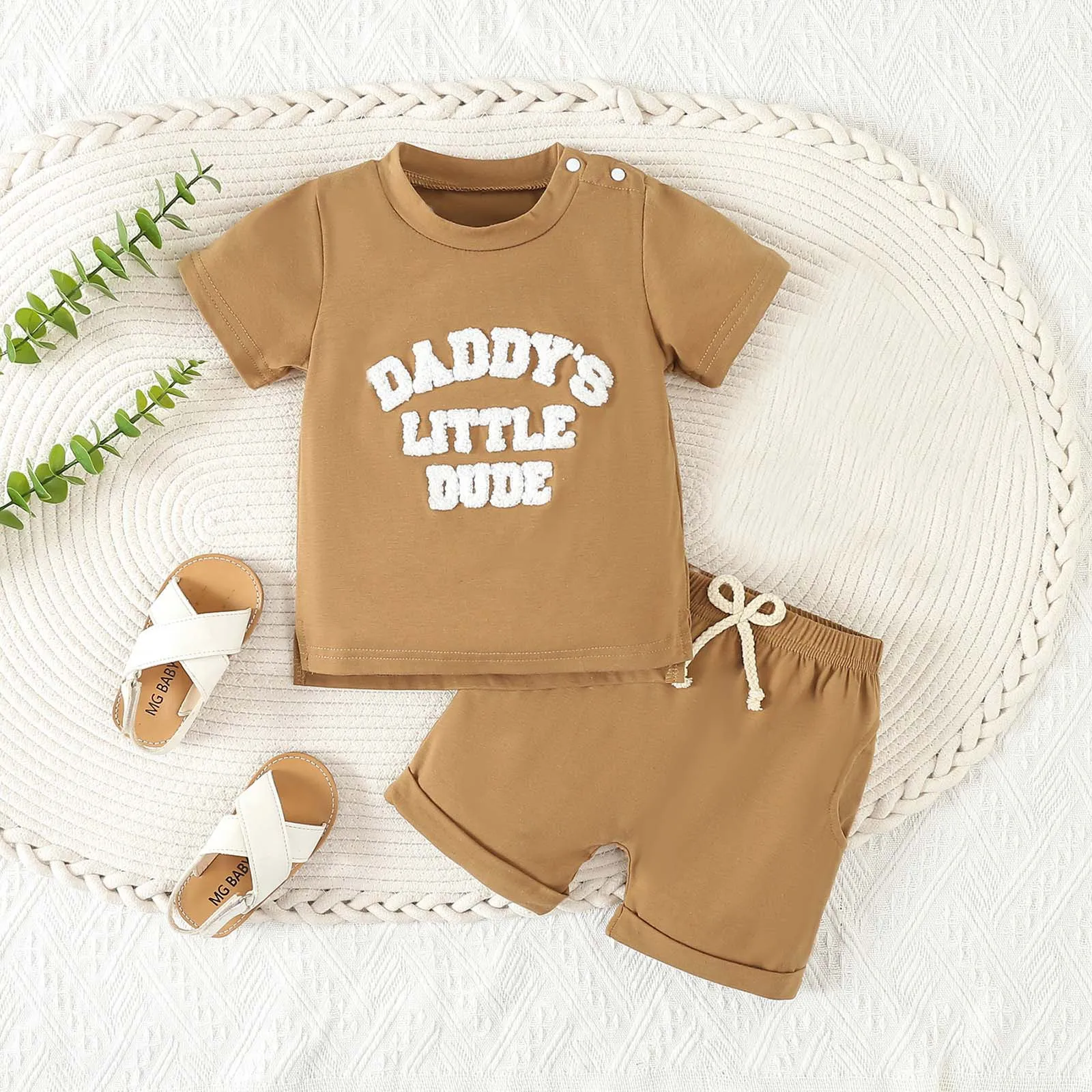 2024 Summer Baby Boys Clothes Sets Casual Toddler Outfits Fuzzy Letter Print Short Sleeve T-shirt+Shorts 2PCS Kids Clothing Set
2024 Summer Baby Boys Clothes Sets Casual Toddler Outfits Fuzzy Letter Print Short Sleeve T-shirt+Shorts 2PCS Kids Clothing Set