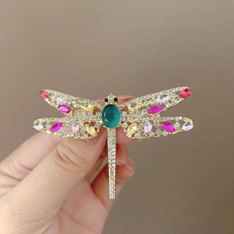 Colorful crystal water diamond dragonfly brooch, high-end and elegant brooch, fashionable and versatile insect pin accessory
Colorful crystal water diamond dragonfly brooch, high-end and elegant brooch, fashionable and versatile insect pin accessory