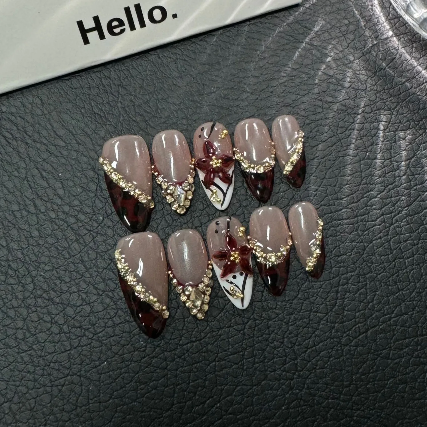 10pcs Handmade Fake Nails 3D Sculpted French Almond Manicure Press on Nail Mid-Length Ladder Nail Art Removable Wearable Nail
10pcs Handmade Fake Nails 3D Sculpted French Almond Manicure Press on Nail Mid-Length Ladder Nail Art Removable Wearable Nail