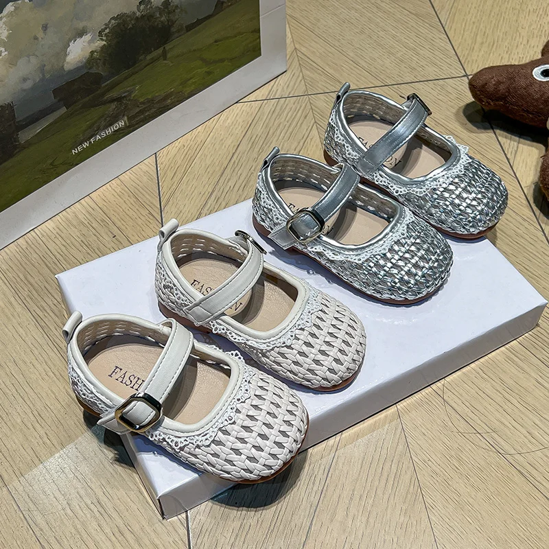 YUYIN Spring and Summer New Children's Hollow Woven Girls' Sandals Soft Comfortable Casual Fashionable and Sweet Girls' Shoes
YUYIN Spring and Summer New Children's Hollow Woven Girls' Sandals Soft Comfortable Casual Fashionable and Sweet Girls' Shoes
