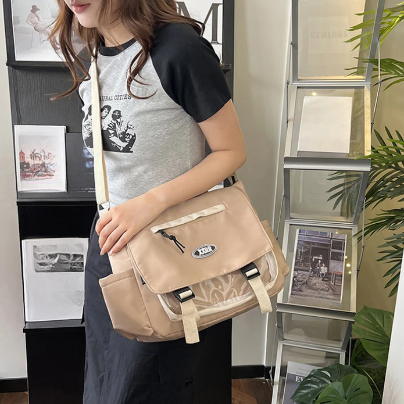 Классная сумка через плечо почтальона, повседневная универсальная большая вместительная милая сумка через плечо в студенческом стиле для девочек, японская сумка через плечо для кампуса
Классная сумка через плечо почтальона, повседневная универсальная большая вместительная милая сумка через плечо в студенческом стиле для девочек, японская сумка через плечо для кампуса