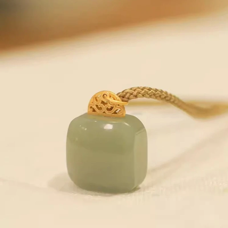 Simple Retro Jewelry Gift Natural Chalcedony Copper Gold-plated Women's Pendant Necklace
Simple Retro Jewelry Gift Natural Chalcedony Copper Gold-plated Women's Pendant Necklace