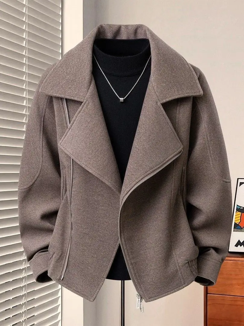 Мужская осенне-зимняя куртка с воротником на молнии, простой дизайн, повседневная, с длинной молнией, приталенный крой, из полиэфирного волокна
Мужская осенне-зимняя куртка с воротником на молнии, простой дизайн, повседневная, с длинной молнией, приталенный крой, из полиэфирного волокна