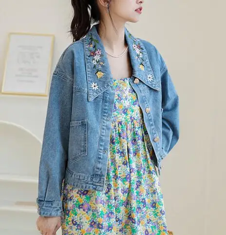 Jeans Jacket Women Embroidery Denim Coat Spring Short style Vintage Girls
Jeans Jacket Women Embroidery Denim Coat Spring Short style Vintage Girls