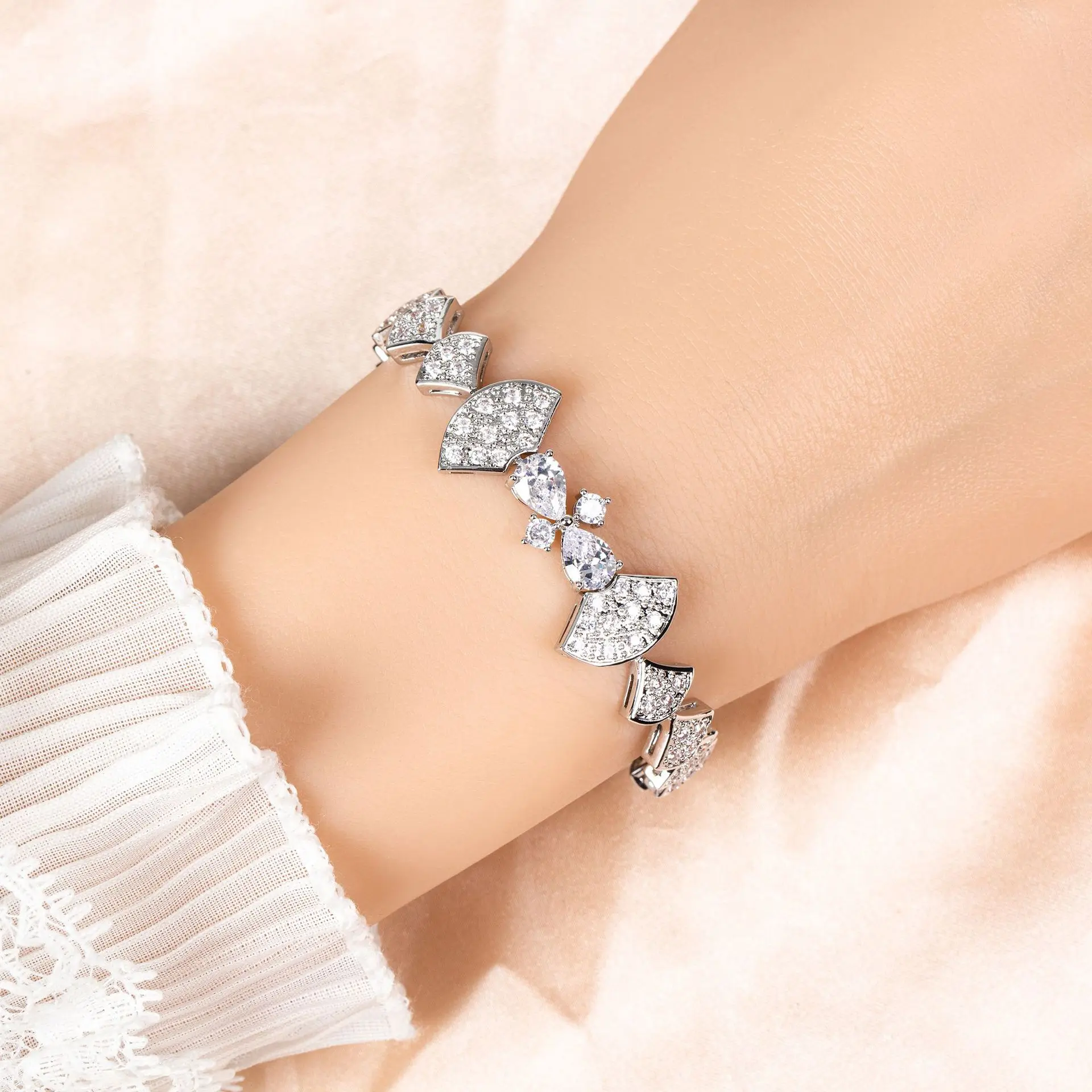 Stylish Elegant White Gentle Fan Bracelet Women's Clothing Multicolor Jewelry Set for Everyday Holiday Travel Gifts Wedding Z-85
Stylish Elegant White Gentle Fan Bracelet Women's Clothing Multicolor Jewelry Set for Everyday Holiday Travel Gifts Wedding Z-85