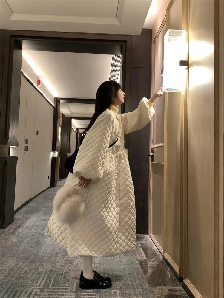 Korean Sle Diamond Pattern Women's down Jaet Unique Beautiful Cotton Clothes Winter Faion Trend Loose Fit Button Detail
Korean Sle Diamond Pattern Women's down Jaet Unique Beautiful Cotton Clothes Winter Faion Trend Loose Fit Button Detail