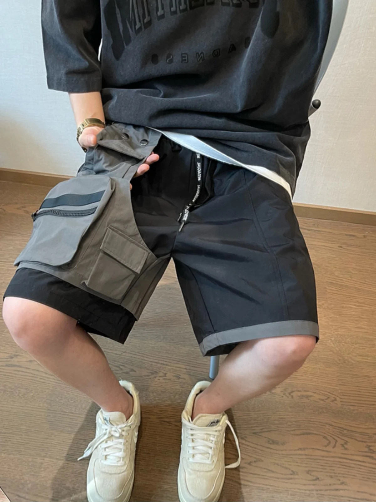 Летние повседневные американские функциональные брюки-шорты в стиле стритстайл, свободного кроя, с элементами рабочей одежды, мужские, длиной до колена
Летние повседневные американские функциональные брюки-шорты в стиле стритстайл, свободного кроя, с элементами рабочей одежды, мужские, длиной до колена