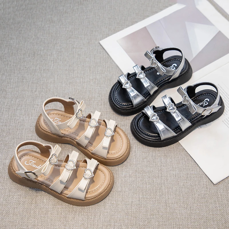 2025 Summer New Children Princess Sandals for Girls Fashion Korean Style Soft Bottom Non-slip Versatile Chic Bowtie Beach Shoes
2025 Summer New Children Princess Sandals for Girls Fashion Korean Style Soft Bottom Non-slip Versatile Chic Bowtie Beach Shoes