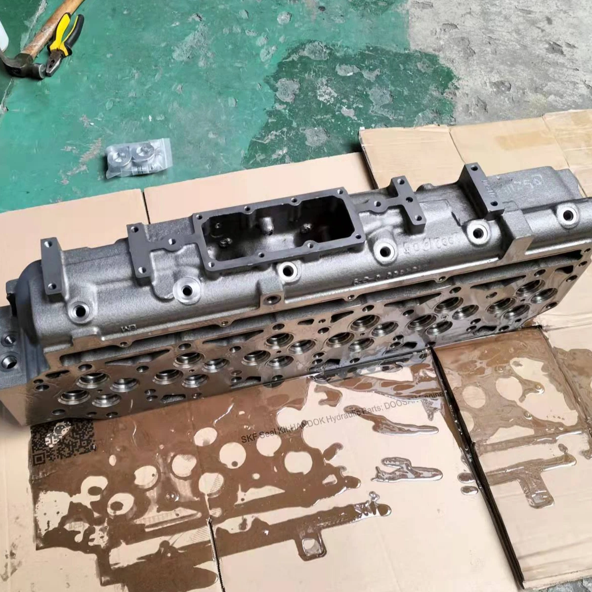Excavator Diesel Engine Head C9 Engine Cylinder Head 3124207 312-4207 3323619 3117226
Excavator Diesel Engine Head C9 Engine Cylinder Head 3124207 312-4207 3323619 3117226