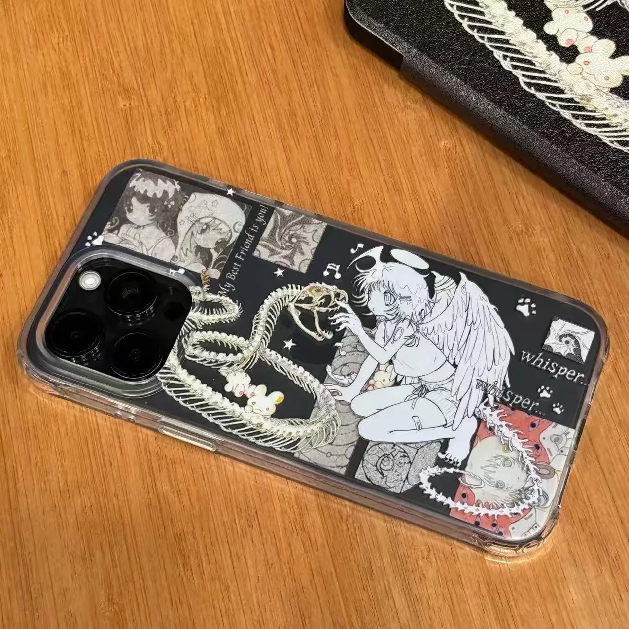 Original design phone case, with bone-grained and matte IMD double-layer printing, suitable for iPhone.
Original design phone case, with bone-grained and matte IMD double-layer printing, suitable for iPhone.