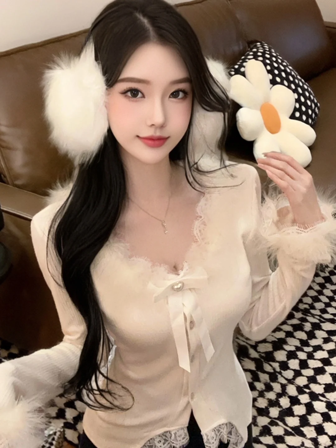 Slimming Sweet Style V-Neck Patchwork Faux Fur Top Fashion Design Autumn Winter New Women's Clothing Breathable Polyester
Slimming Sweet Style V-Neck Patchwork Faux Fur Top Fashion Design Autumn Winter New Women's Clothing Breathable Polyester