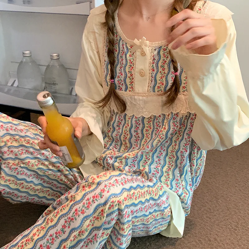 Комплект из 2 предметов: Новинка! Женский костюм с длинными рукавами, кружевной отделкой и цветочным принтом для дома и улицы (весна-осень)
Комплект из 2 предметов: Новинка! Женский костюм с длинными рукавами, кружевной отделкой и цветочным принтом для дома и улицы (весна-осень)