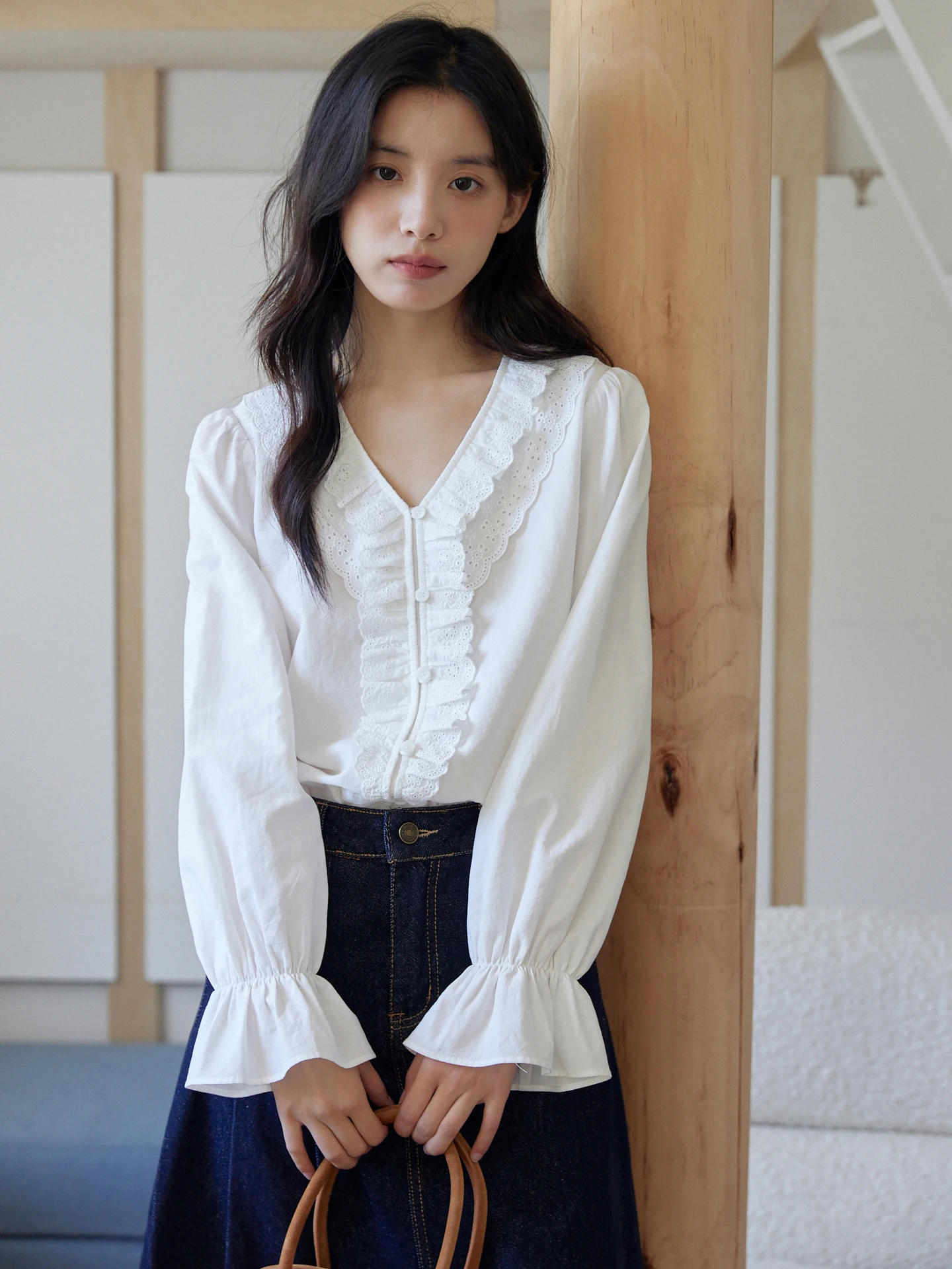 MIXABO Retro Romantic White irt Women's V-ne Embroidery Autumn Design Bell Sve Blouse Floral Top Straight Cut Cot...
MIXABO Retro Romantic White irt Women's V-ne Embroidery Autumn Design Bell Sve Blouse Floral Top Straight Cut Cot...