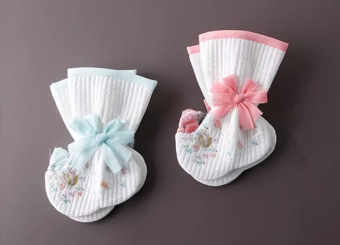 Children's Hanbok Socks Pink Blue Imported From South Korea First Birthday Embroidered Socks Activity Performance Clothing
Children's Hanbok Socks Pink Blue Imported From South Korea First Birthday Embroidered Socks Activity Performance Clothing