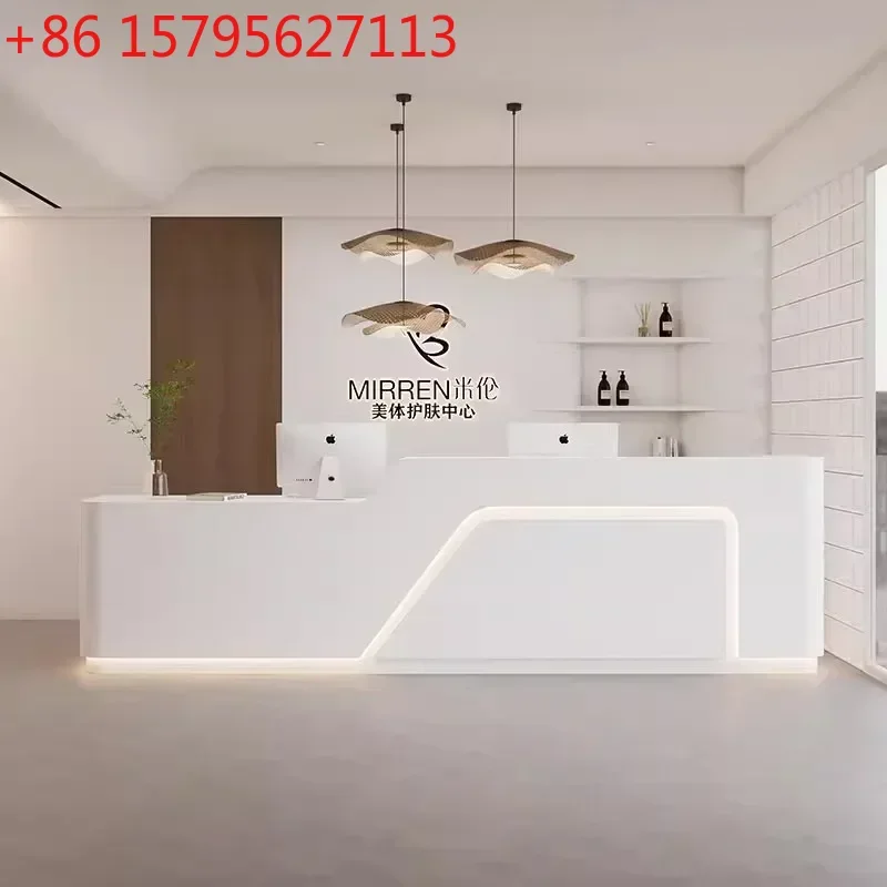 Современная стойка ресепшн для салона красоты, изогнутая, изготовленная на заказ, с барной стойкой.
Современная стойка ресепшн для салона красоты, изогнутая, изготовленная на заказ, с барной стойкой.