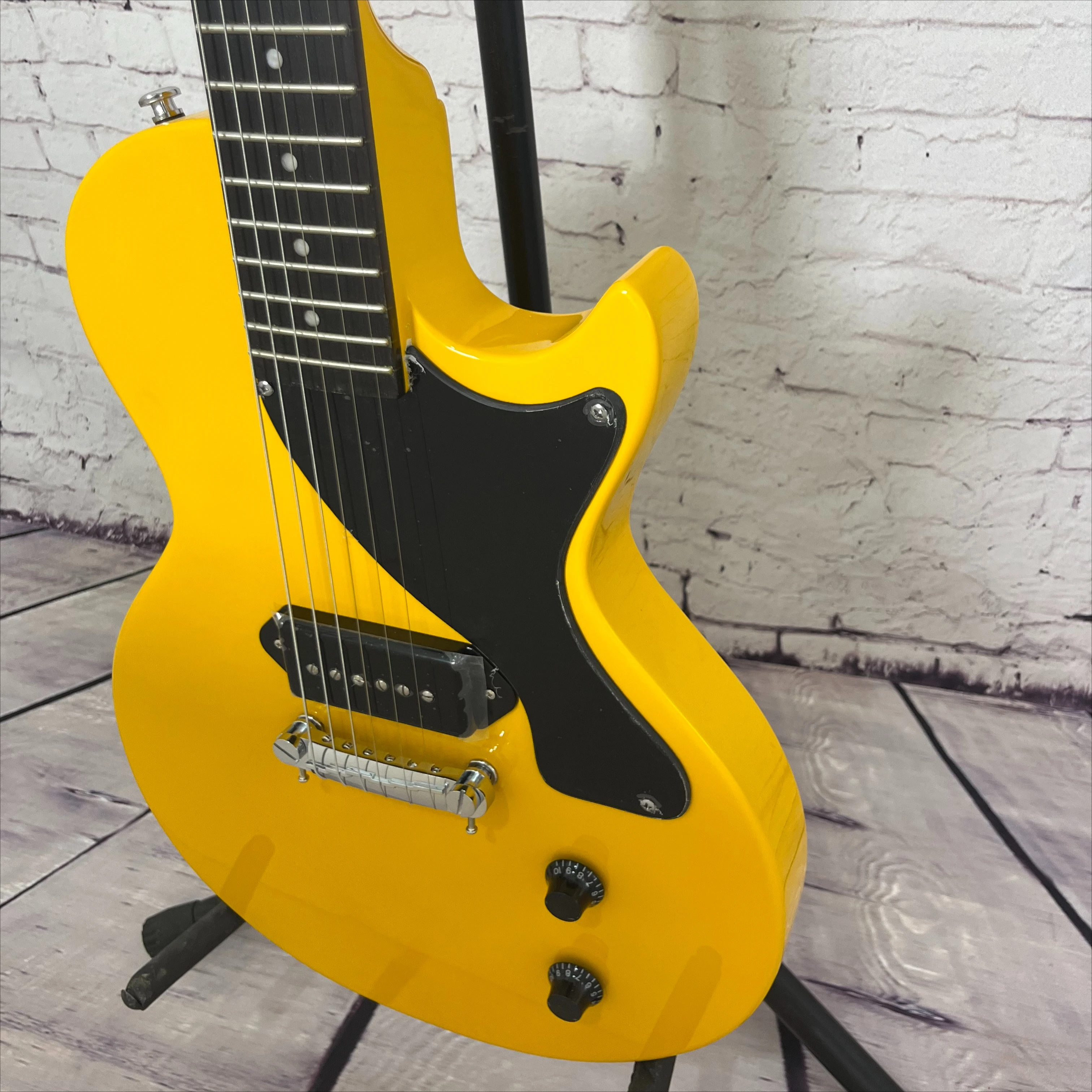 41 Inch Yellow Colour LP00S Style Electric Guitar Single Coil Black Pickguard Rock Free Delivery
41 Inch Yellow Colour LP00S Style Electric Guitar Single Coil Black Pickguard Rock Free Delivery