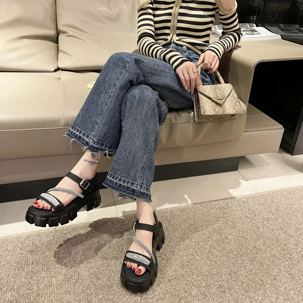 Comfort Shoes for Women Female Sandal Muffins shoe 2025 Summer Clogs With Heel Buckle Strap Girls Low Fashion New Outside Beige
Comfort Shoes for Women Female Sandal Muffins shoe 2025 Summer Clogs With Heel Buckle Strap Girls Low Fashion New Outside Beige