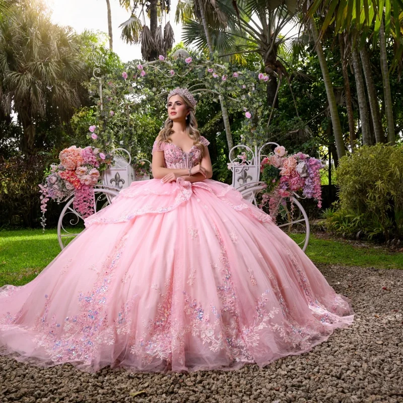 Pink Quinceanera Dress off-shoulder Glitter Flower Decal Lace Layering Long tail Bow vestidos de 15 Quinceanera Customize
Pink Quinceanera Dress off-shoulder Glitter Flower Decal Lace Layering Long tail Bow vestidos de 15 Quinceanera Customize